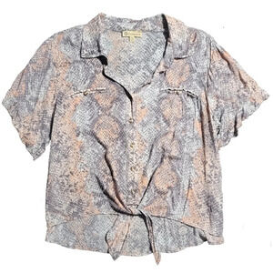 ✨️4/$20. DEMOCRACY Pastel Snakeskin Print Woven Shirt, Ruffle Sleeves, Tie Front